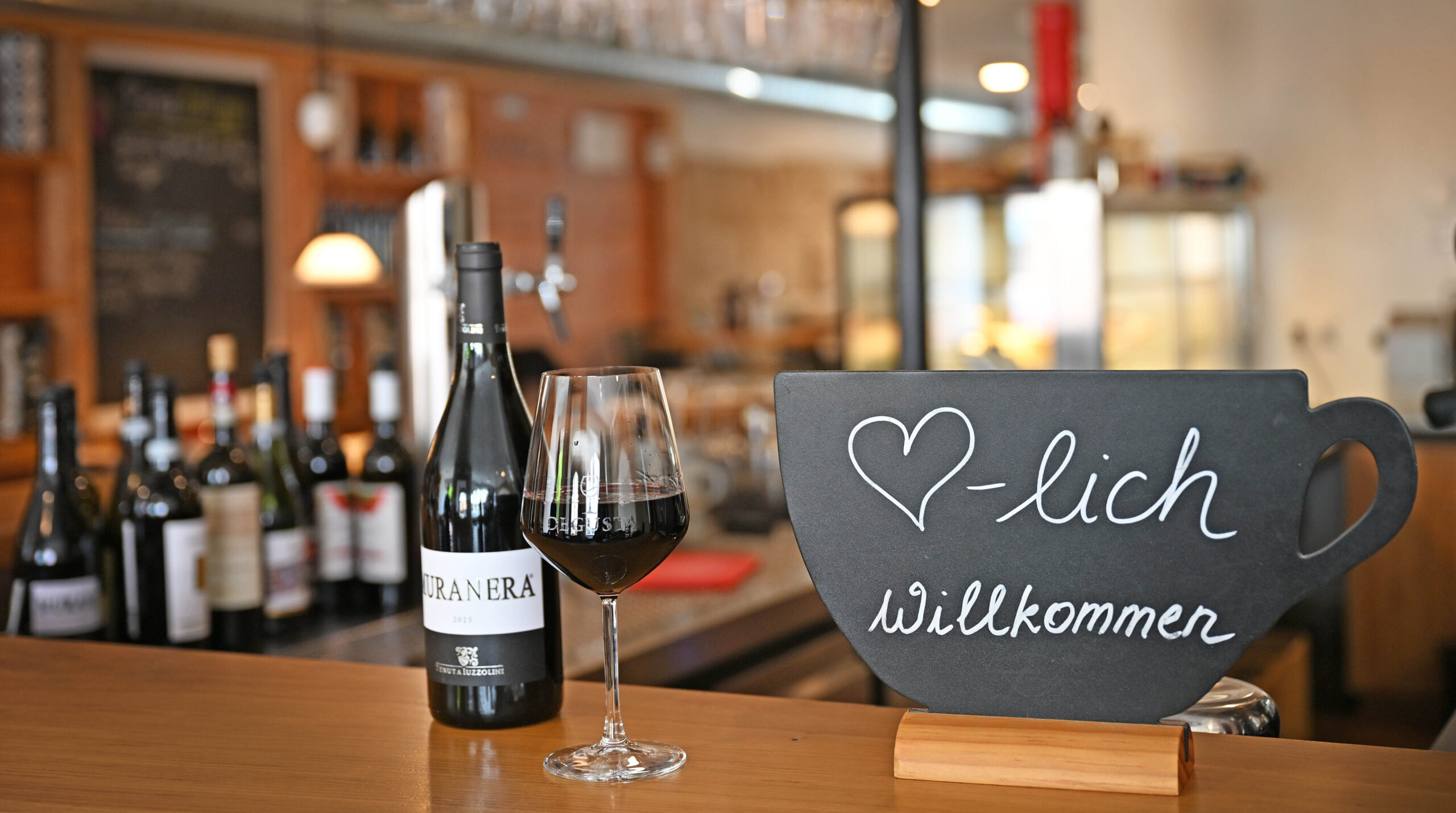 Herzlichwillkommen Eingang wein Degusta